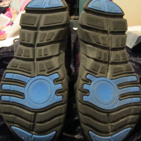 EUC Size 1  Sneakers - Picture 4 of 5